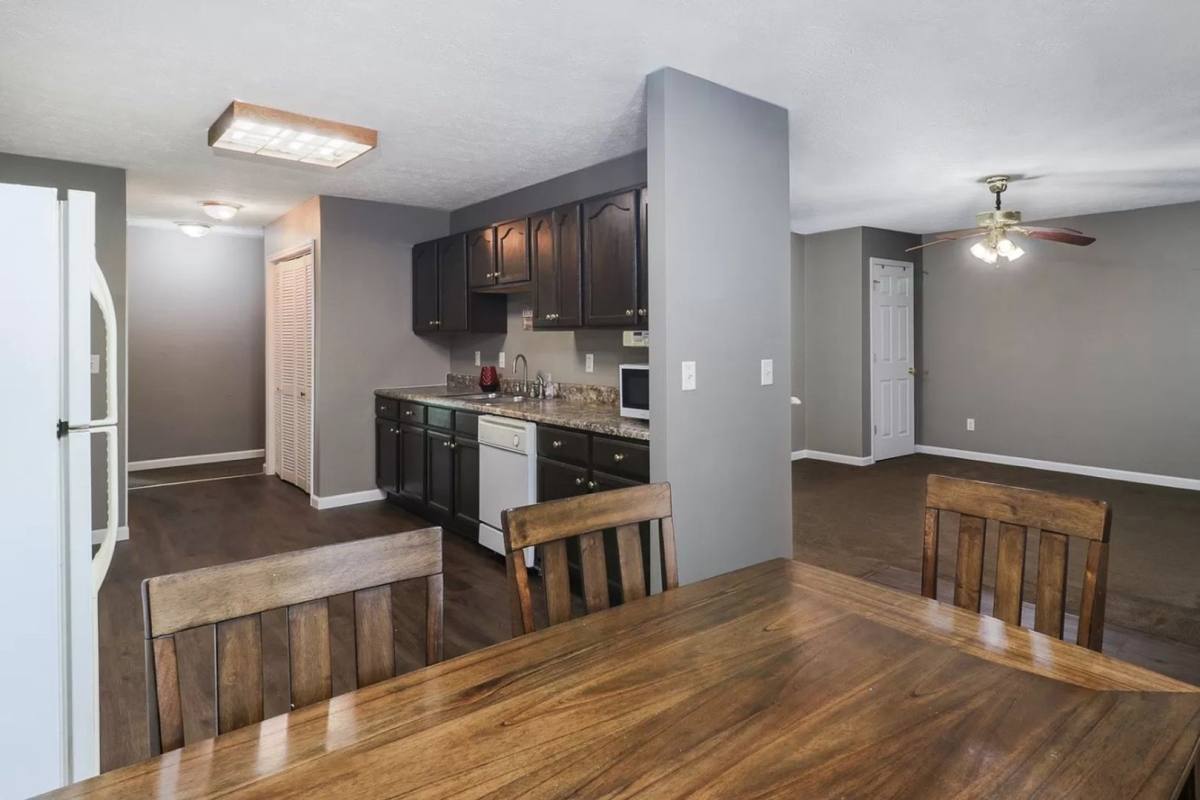 Apartment for rent at 1622 Iowa St, Bloomington, IL 61701