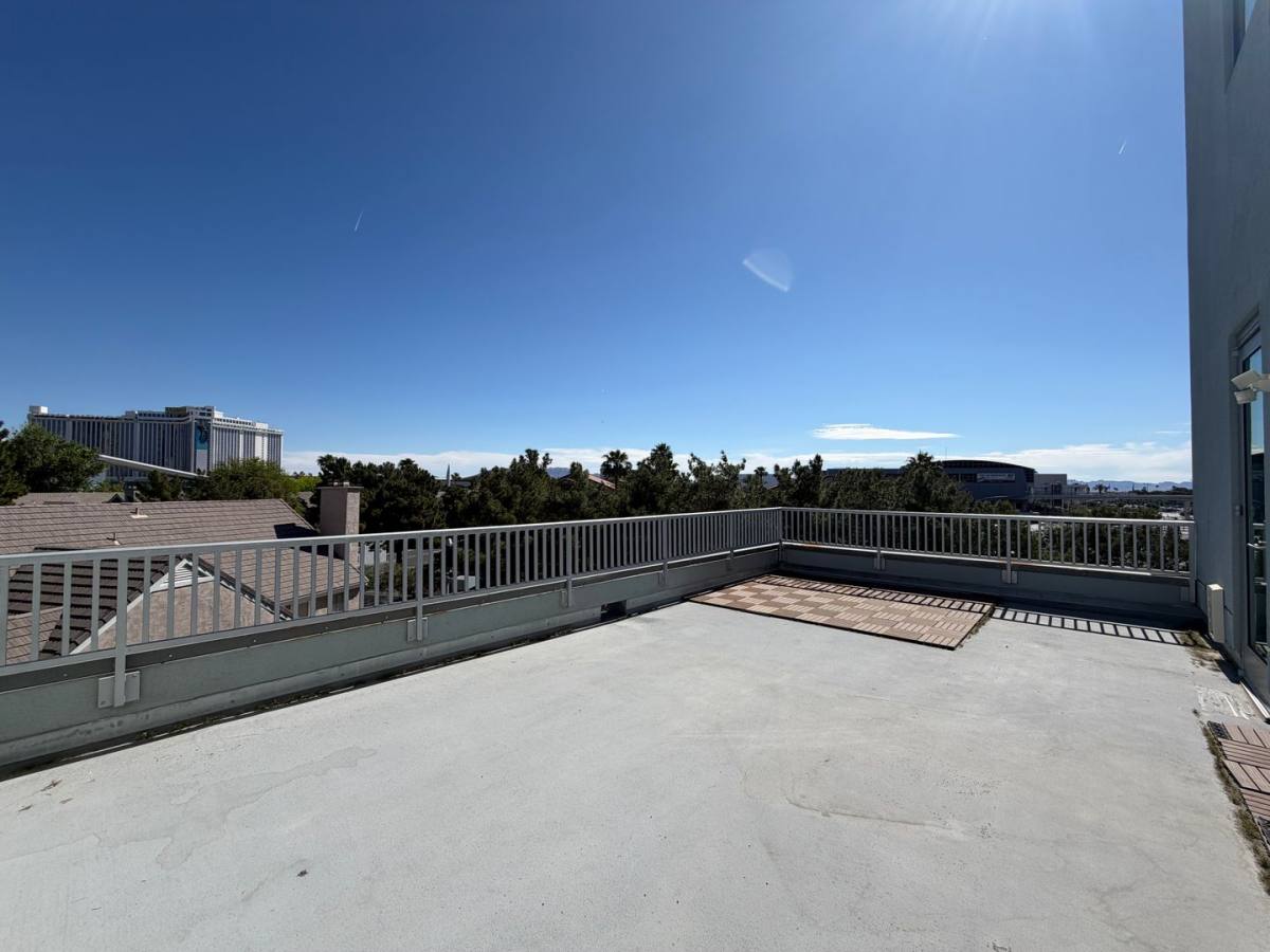 Condo for rent at 360 E Desert Inn Rd, Las Vegas, NV 89109