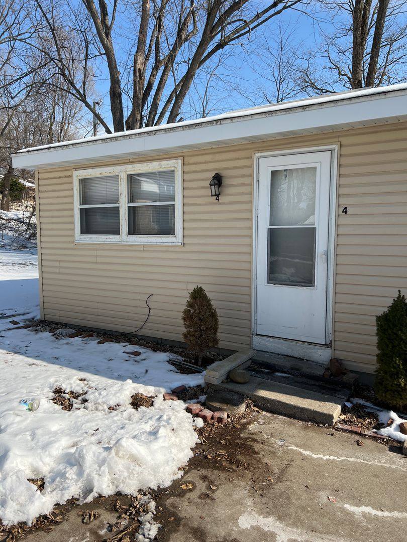Apartment for rent at 1300 W Happy Hollow Rd, Janesville, WI 53546
