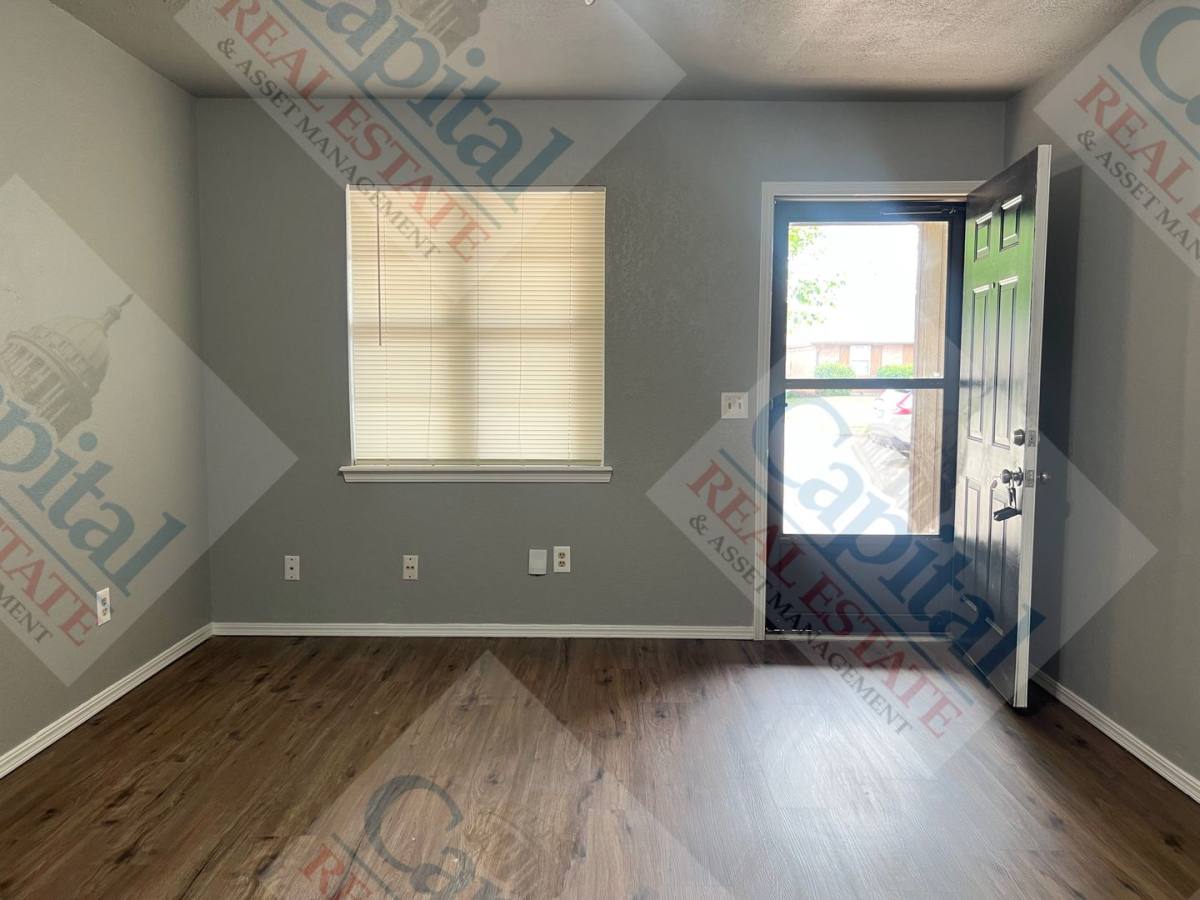 House for rent at 733 W Perry Dr, Mustang, OK 73064