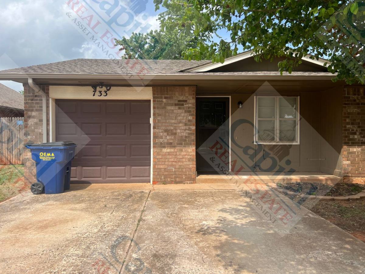 House for rent at 733 W Perry Dr, Mustang, OK 73064