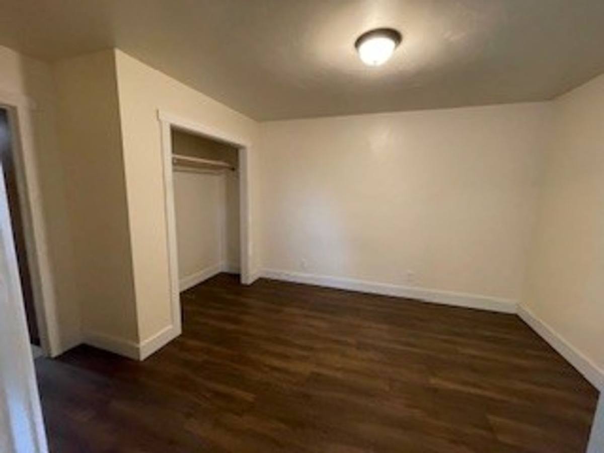Apartment for rent at 1127 S 10th St, Coos Bay, OR 97420