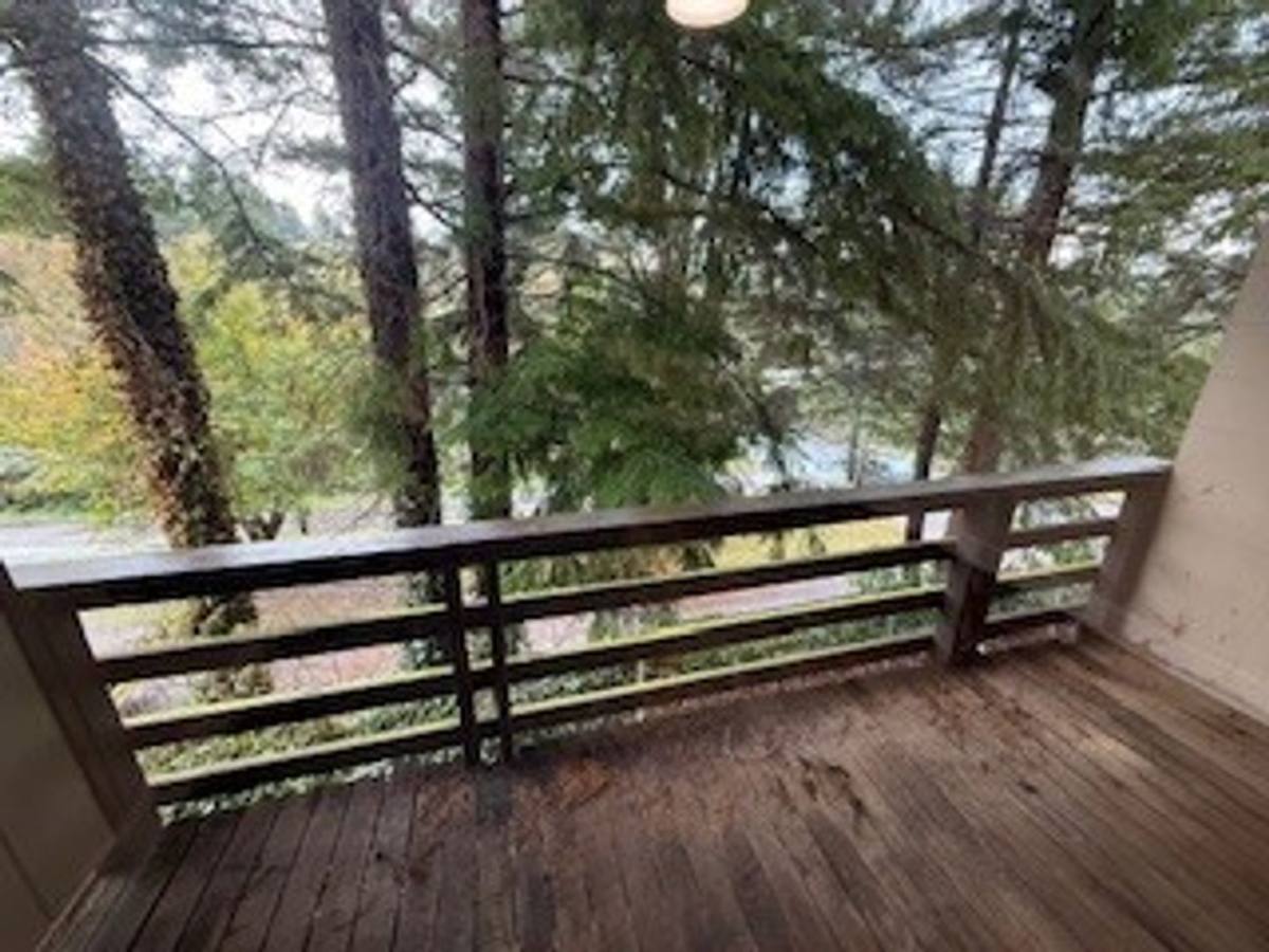 Apartment for rent at 1127 S 10th St, Coos Bay, OR 97420