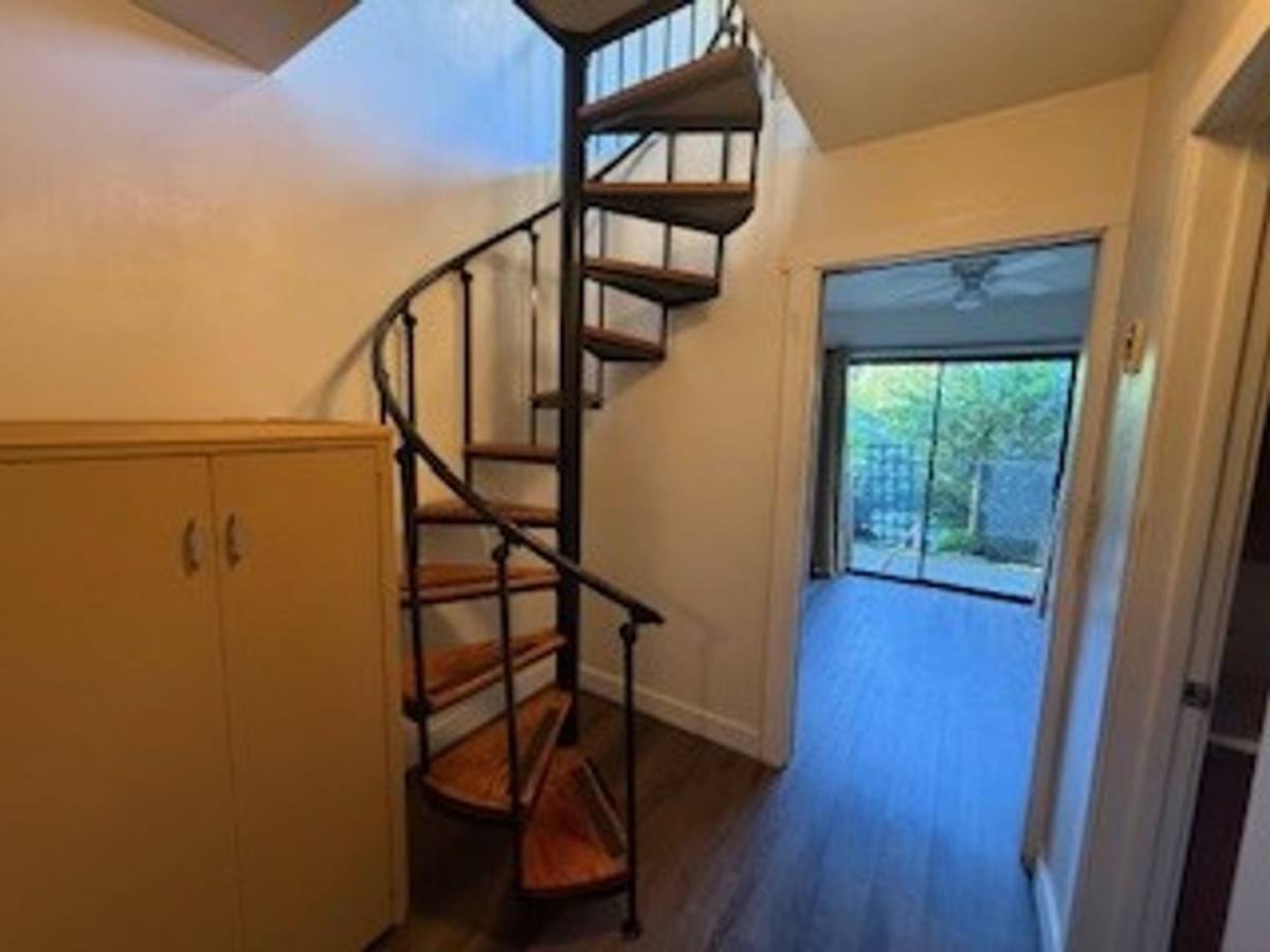 Apartment for rent at 1127 S 10th St, Coos Bay, OR 97420