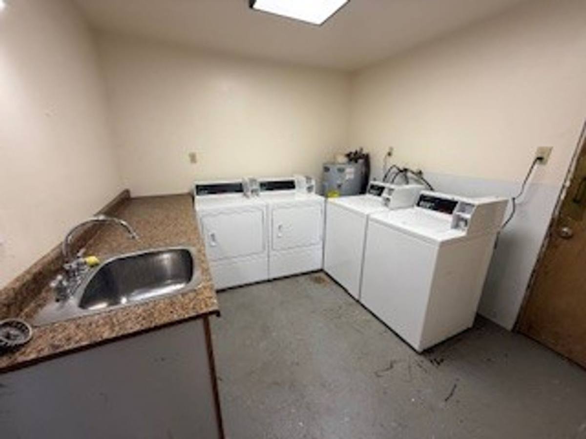 Apartment for rent at 1127 S 10th St, Coos Bay, OR 97420