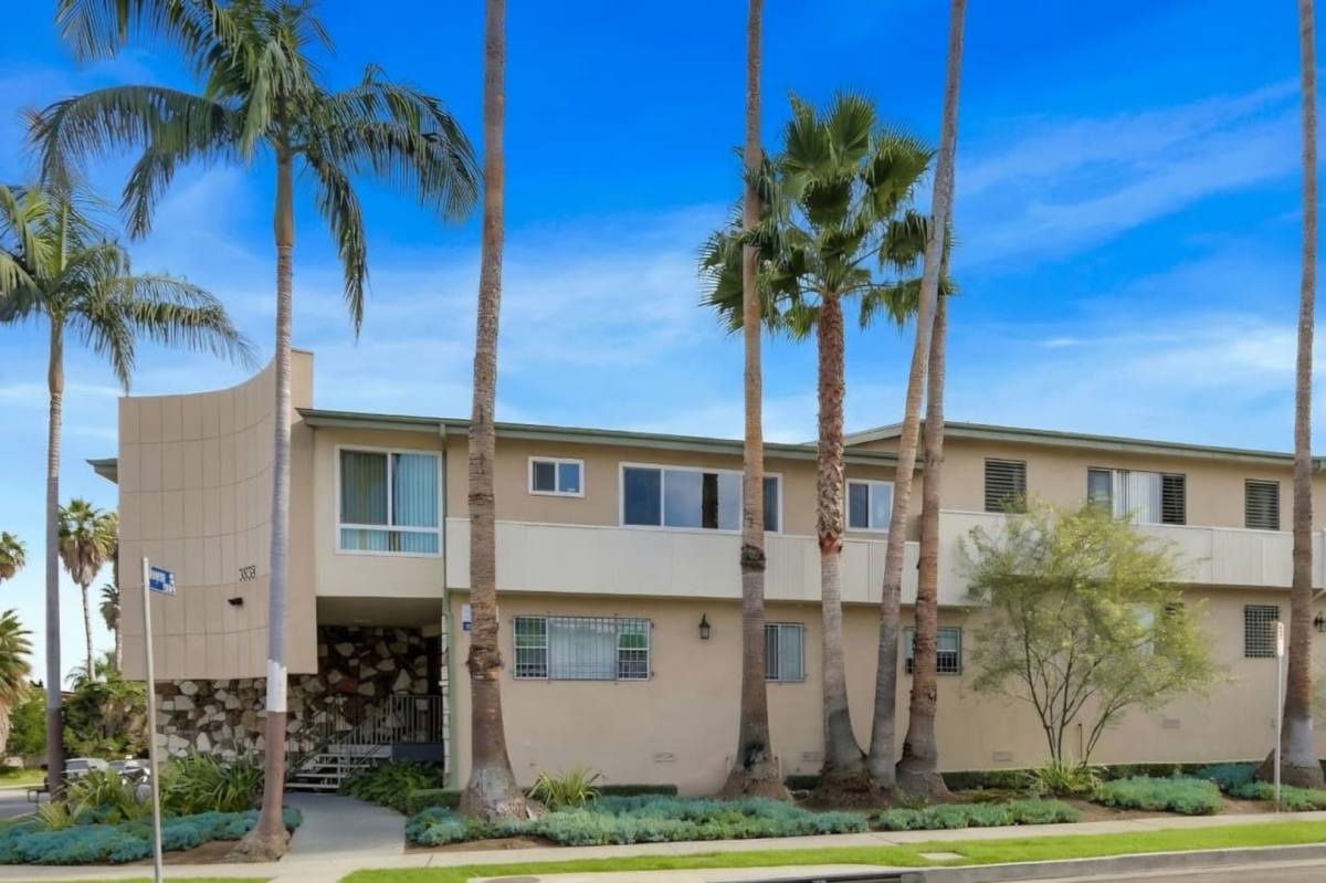 Apartment for rent at 3838 Gibraltar Ave, Los Angeles, CA 90008