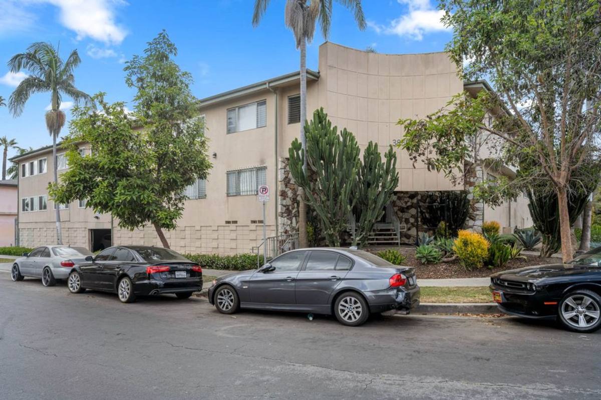 Apartment for rent at 3838 Gibraltar Ave, Los Angeles, CA 90008