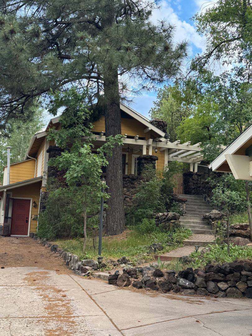 Apartment for rent at 907 W Summit Ave, Flagstaff, AZ 86001