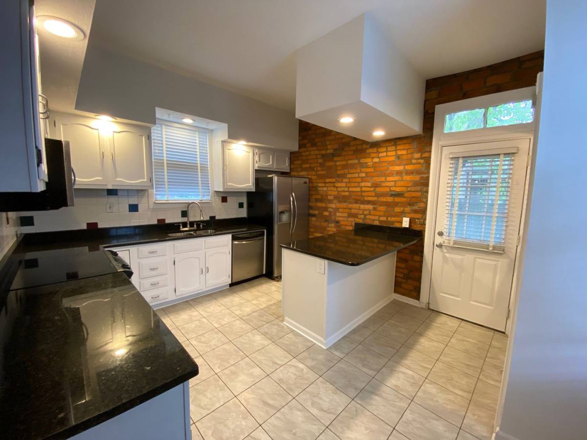 House for rent at 42 E 3rd Ave, Columbus, OH 43201