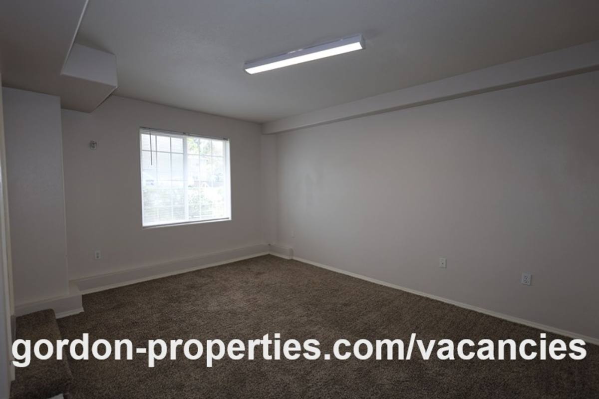 Townhouse for rent at 16913 NE Halsey St, Portland, OR 97230
