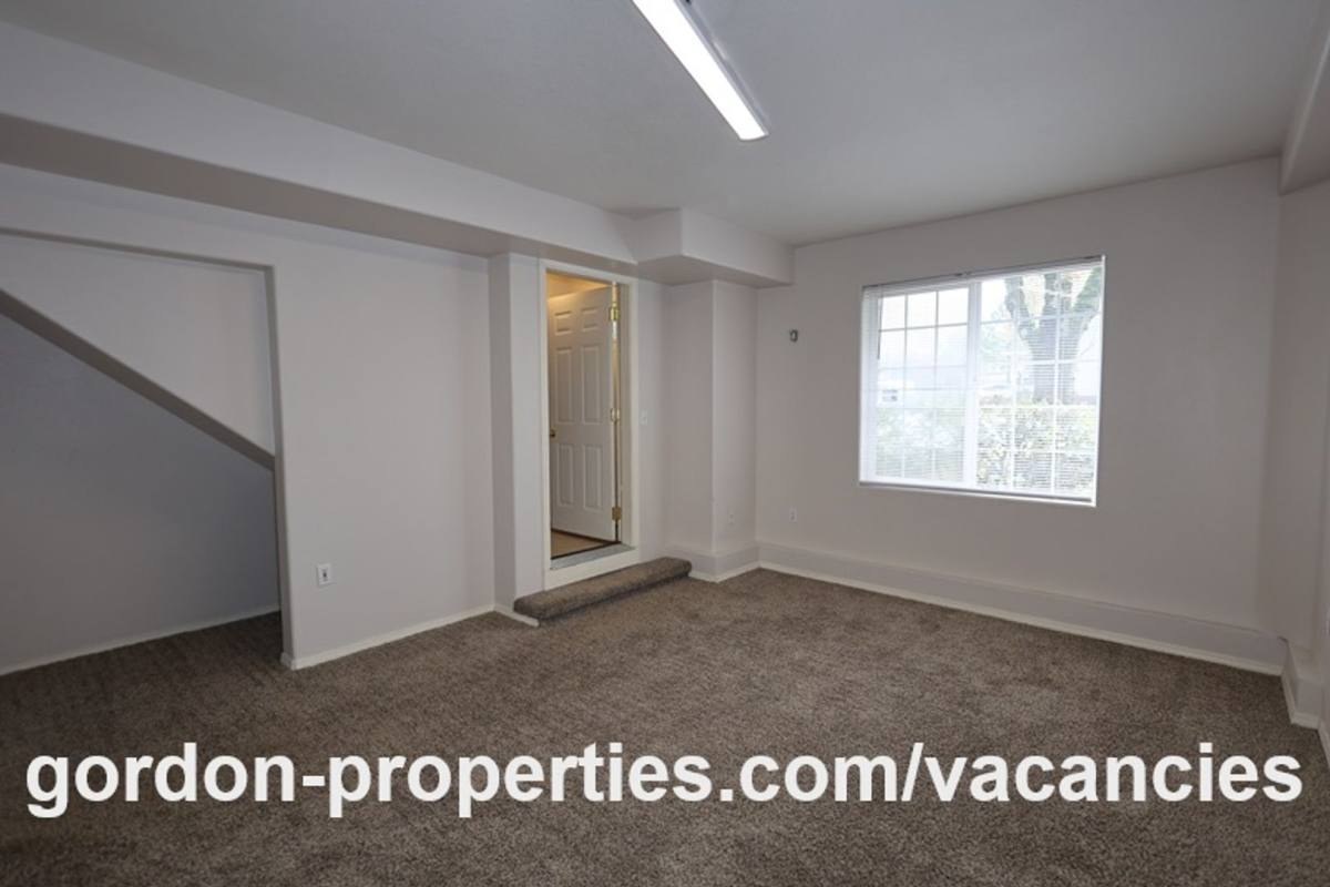 Townhouse for rent at 16913 NE Halsey St, Portland, OR 97230