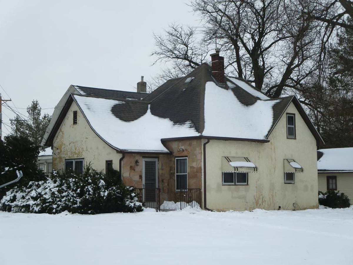 House for rent at 2304 Lafayette St, Waterloo, IA 50703
