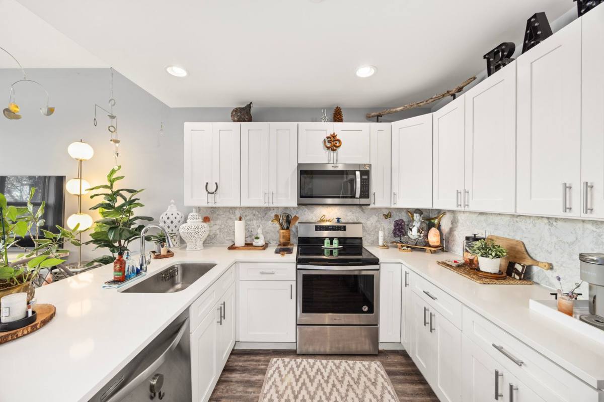 Apartment for rent at 8934 Fairview Ave, Brookfield, IL 60513