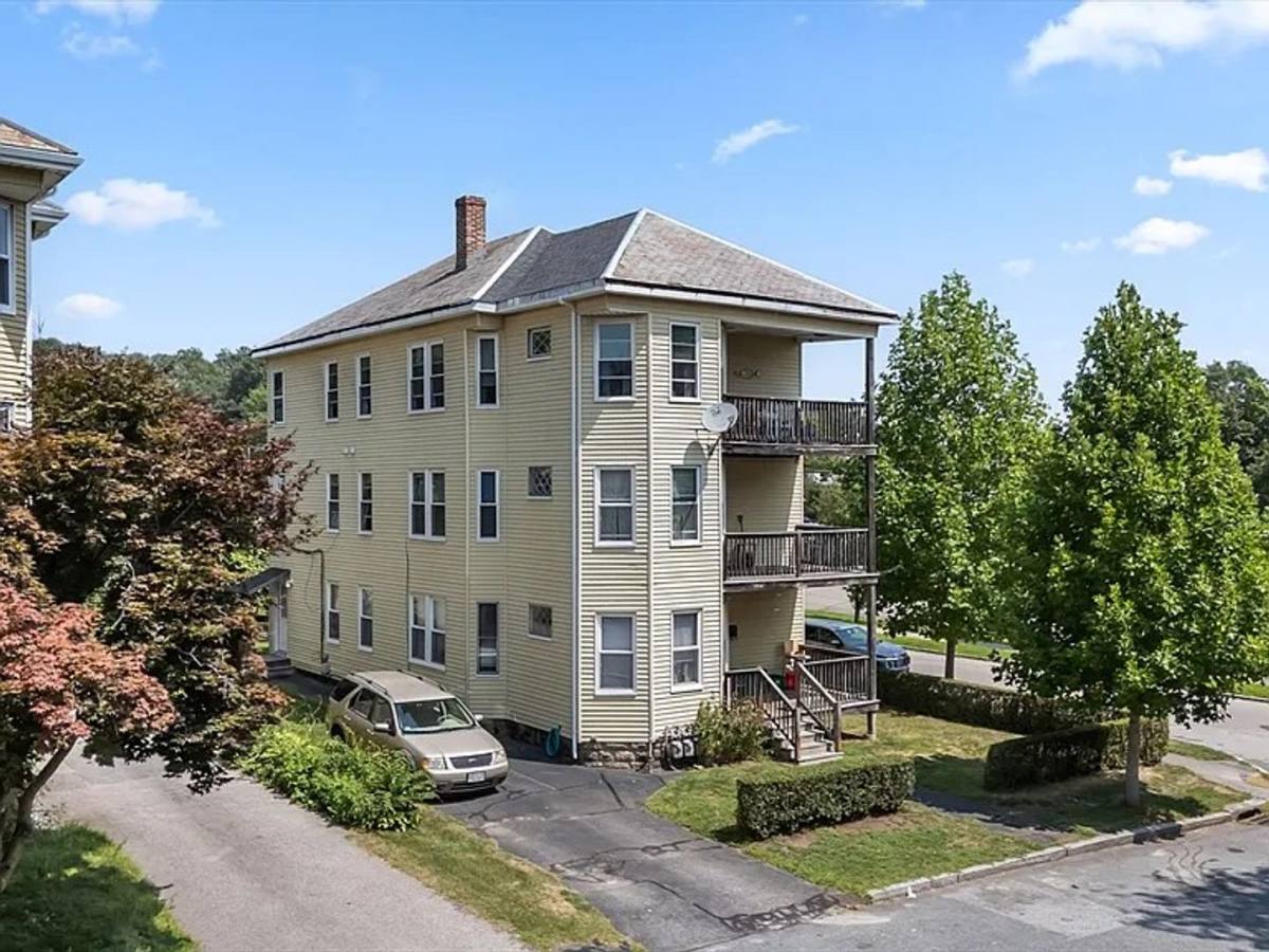 Apartment for rent at 97 Courtland St, Worcester, MA 01602