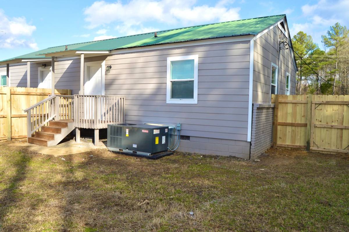 Apartment for rent at 911 Woodall Rd SW, Decatur, AL 35603