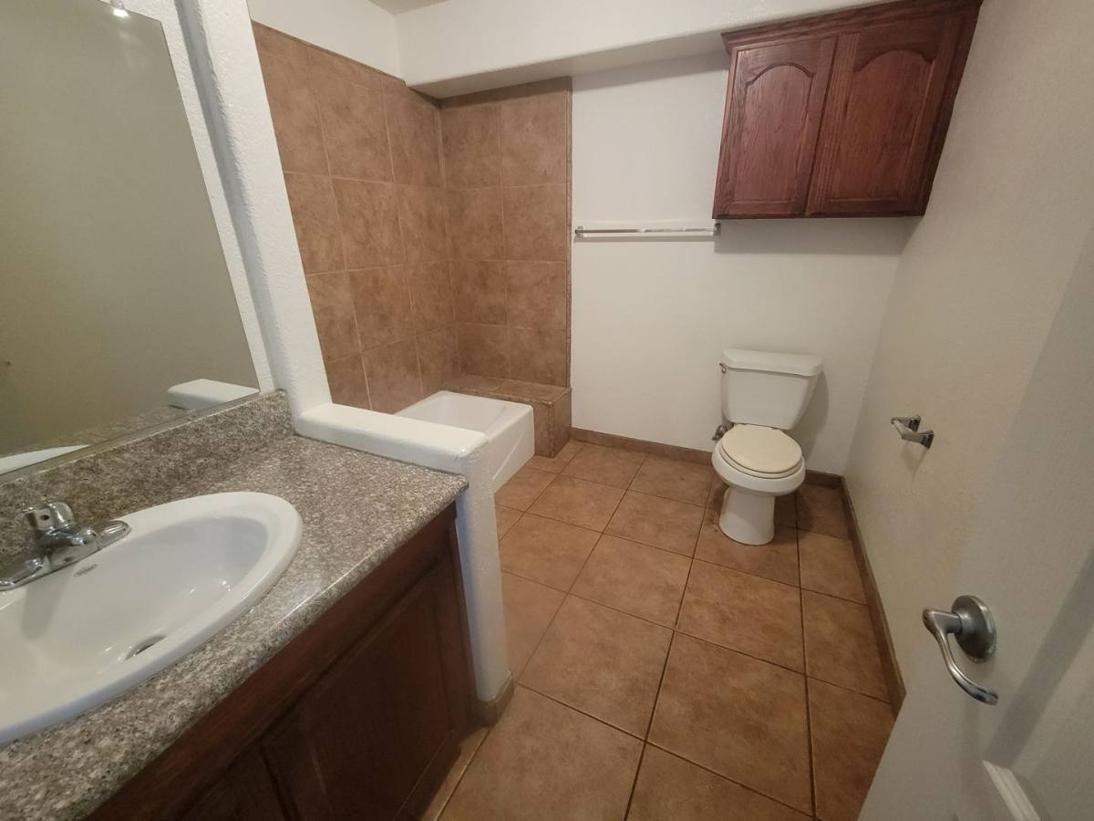 Apartment for rent at 460 Oswell St, Bakersfield, CA 93307