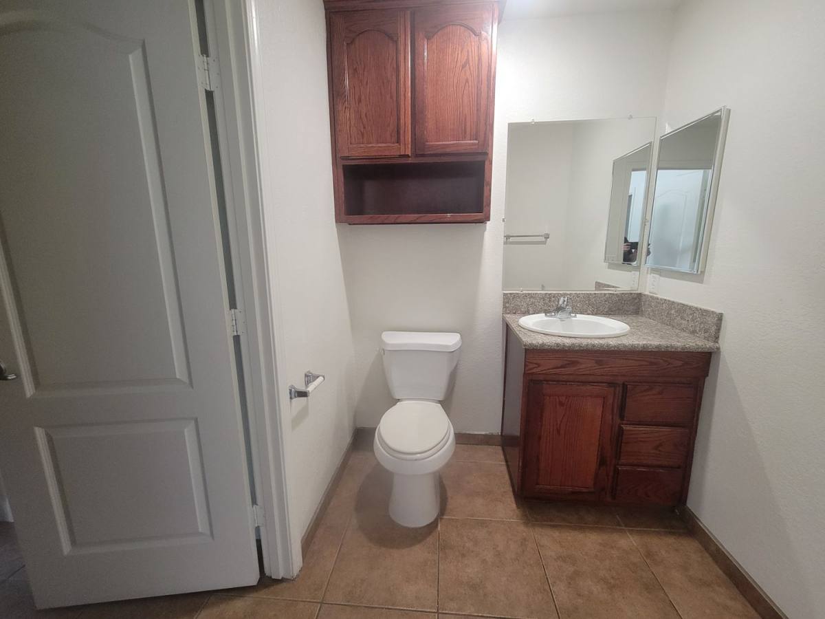 Apartment for rent at 460 Oswell St, Bakersfield, CA 93307