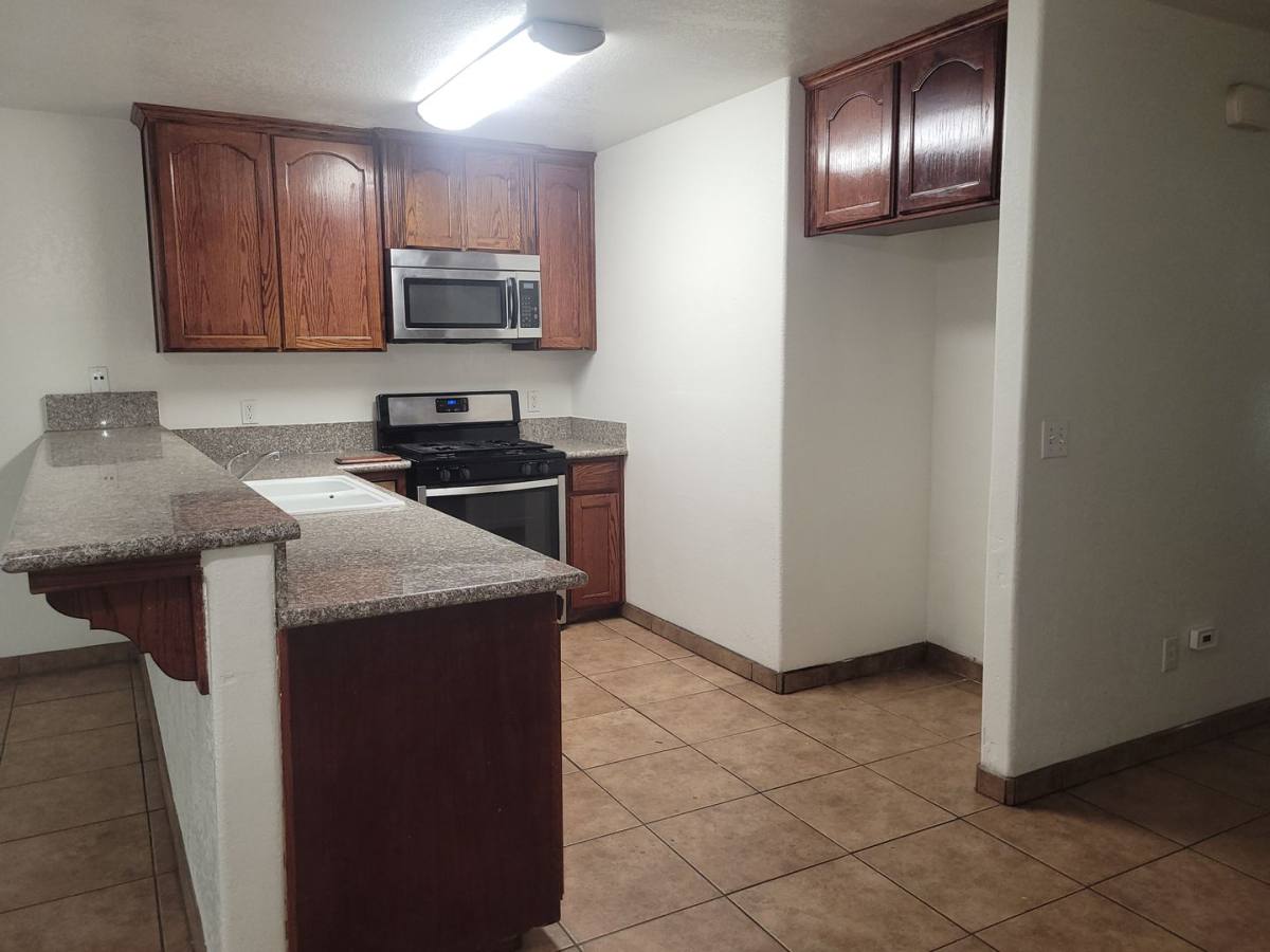 Apartment for rent at 460 Oswell St, Bakersfield, CA 93307