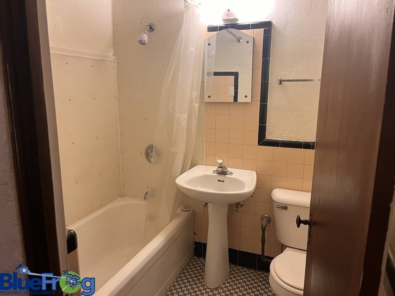 Apartment for rent at 425 S Monroe Ave #3E, Green Bay, WI 54301