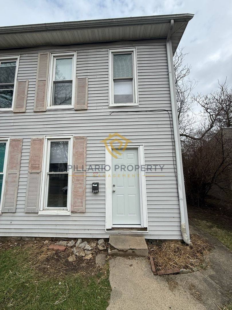 Apartment for rent at 209-211 N 16th St, Richmond, IN 47374
