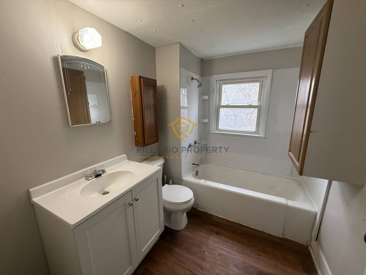 Apartment for rent at 209-211 N 16th St, Richmond, IN 47374