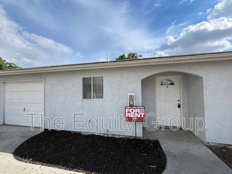 Townhouse for rent at 1424 Cottage Place #C, Porterville, CA 93257