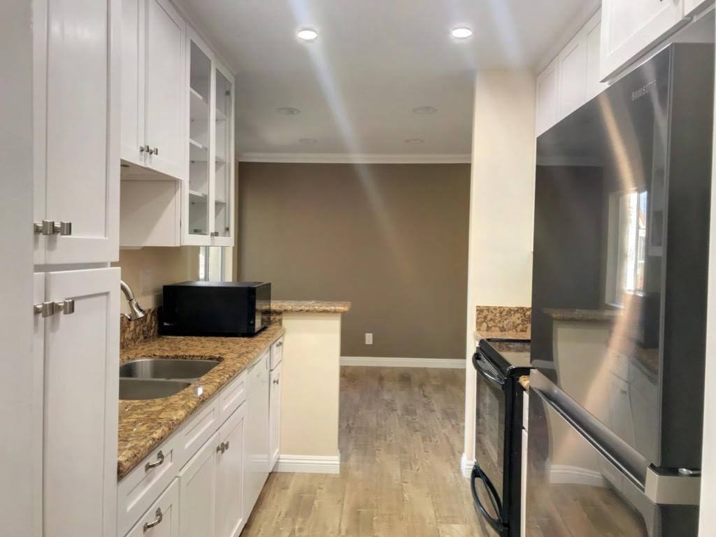 Condo for rent at 18307 Burbank Blvd, Tarzana, CA 91356