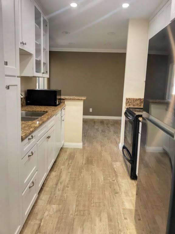 Condo for rent at 18307 Burbank Blvd, Tarzana, CA 91356