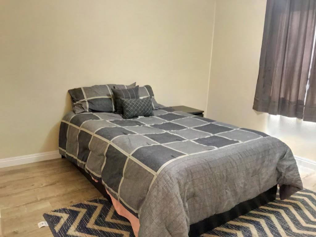Condo for rent at 18307 Burbank Blvd, Tarzana, CA 91356