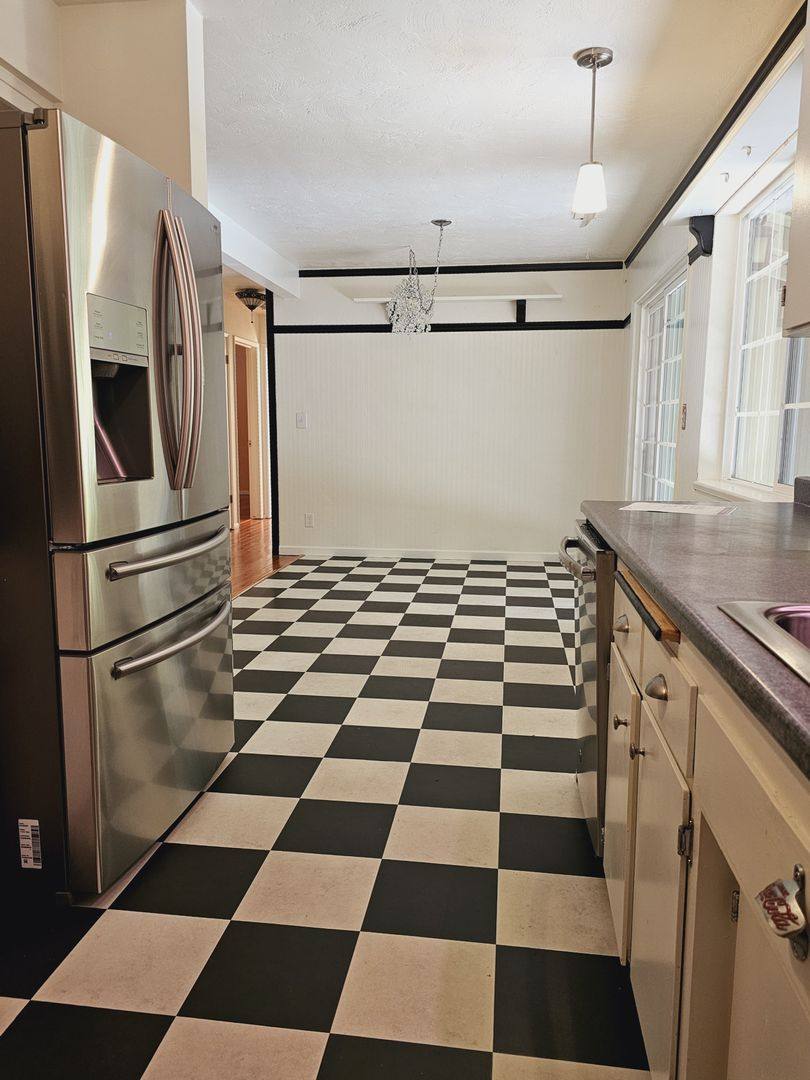 House for rent at 530 N Oregon St, Jacksonville, OR 97530
