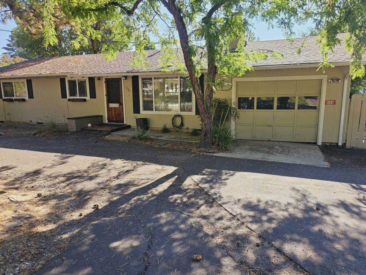 House for rent at 530 N Oregon St, Jacksonville, OR 97530
