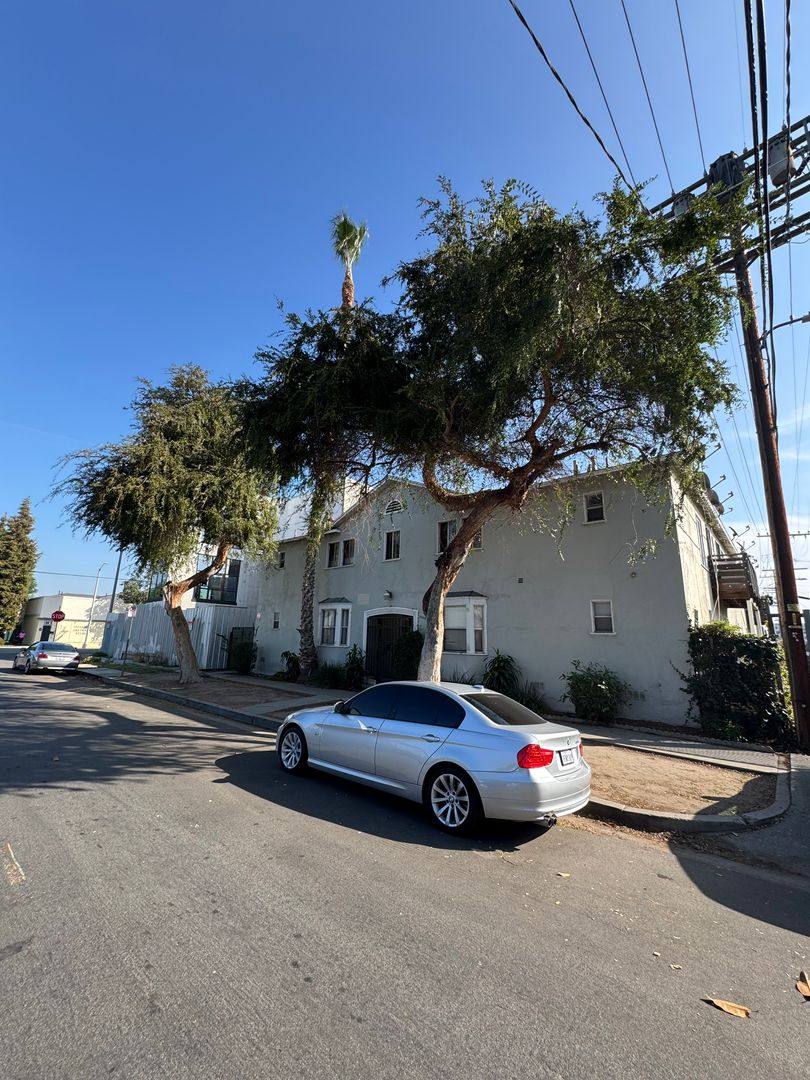 Apartment for rent at 3406 Virginia Rd, Los Angeles, CA 90016