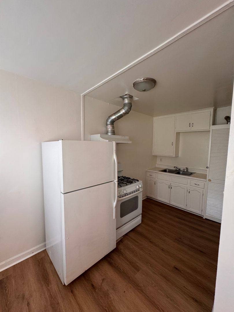 Apartment for rent at 3406 Virginia Rd, Los Angeles, CA 90016