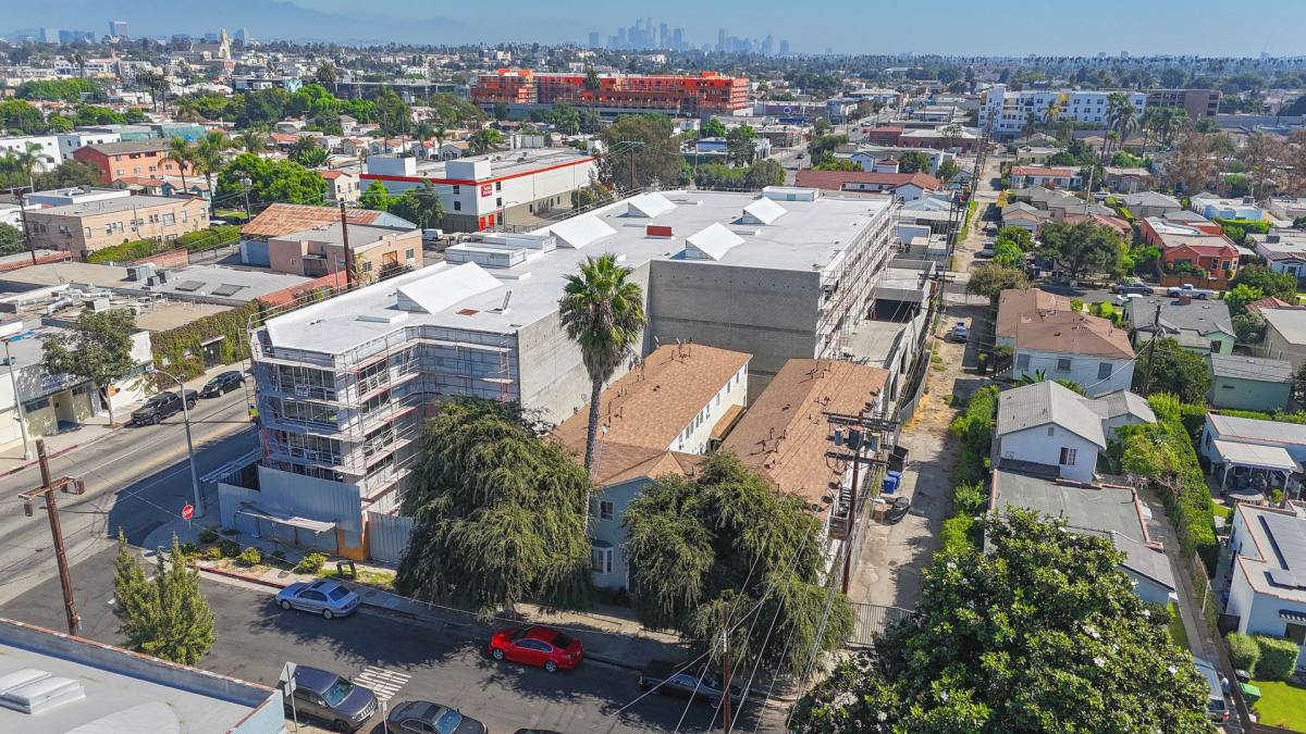 Apartment for rent at 3406 Virginia Rd, Los Angeles, CA 90016