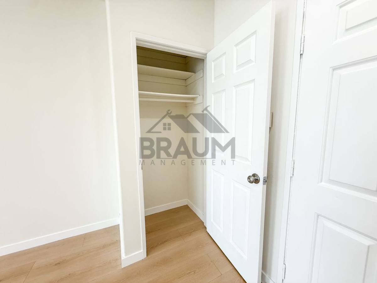 Townhouse for rent at 11035 Moorpark St, North Hollywood, CA 91602