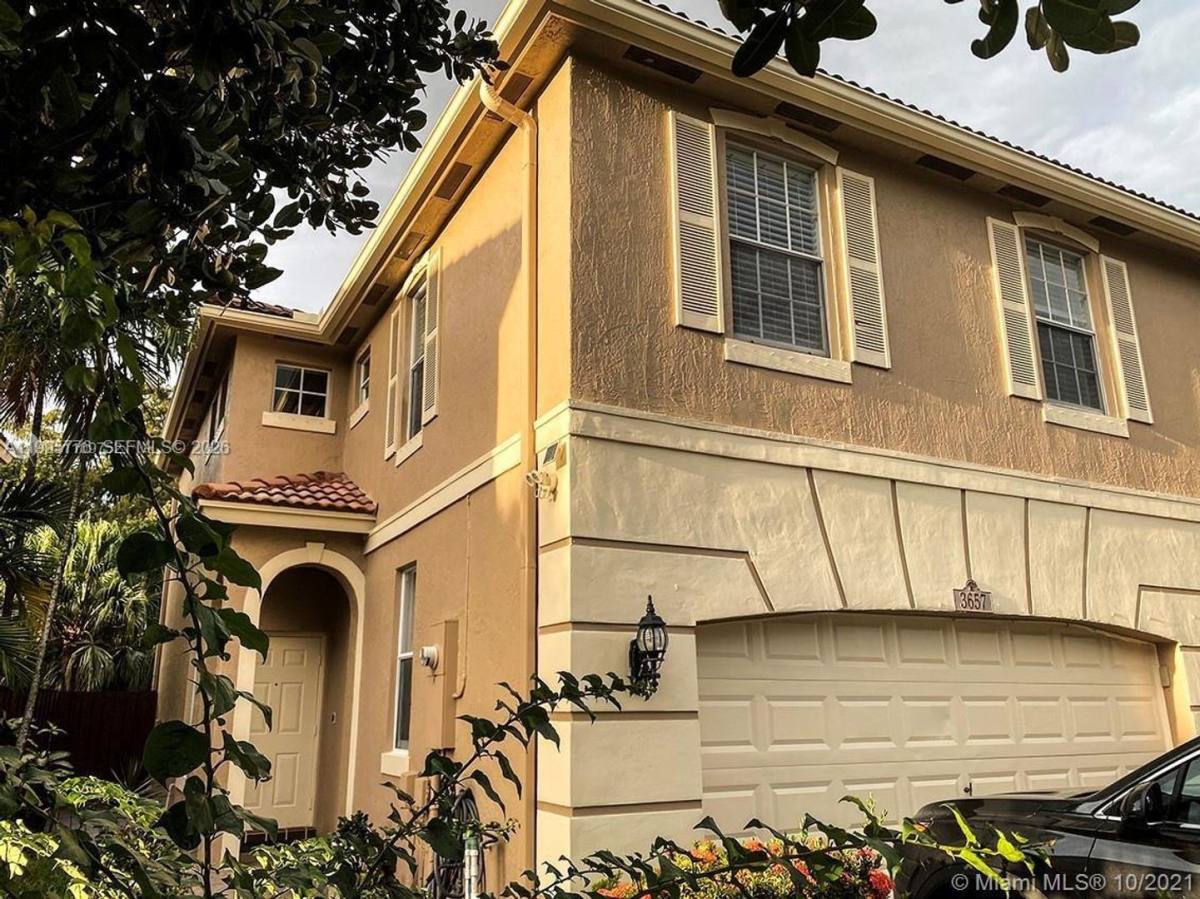 Townhouse for rent at 3657 Asperwood Circle, Pompano Beach, FL 33073