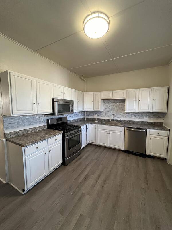 6 S Lake Ave, Troy, NY 12180