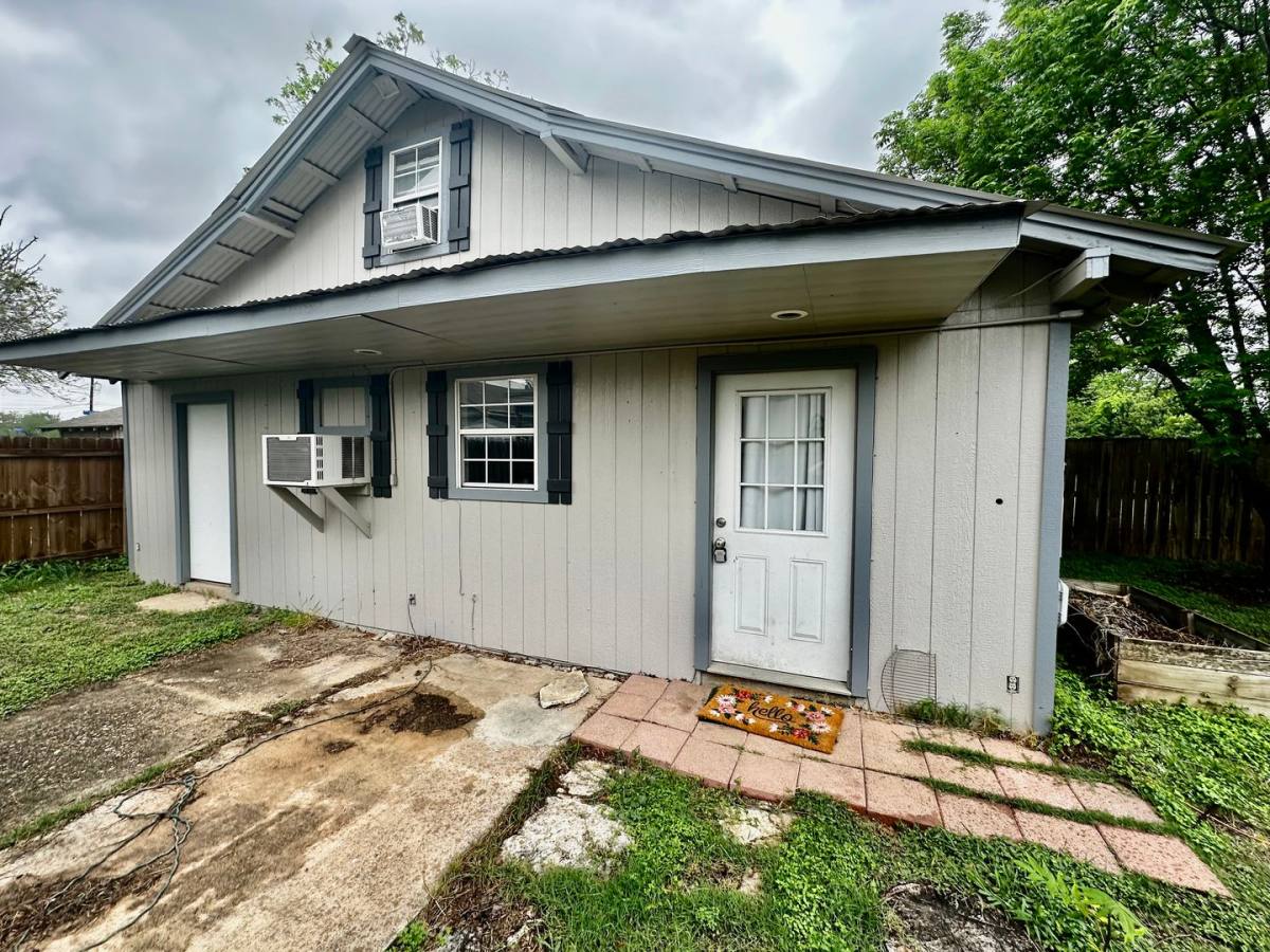 House for rent at 936 1 2 Garden St, Kerrville, TX 78028