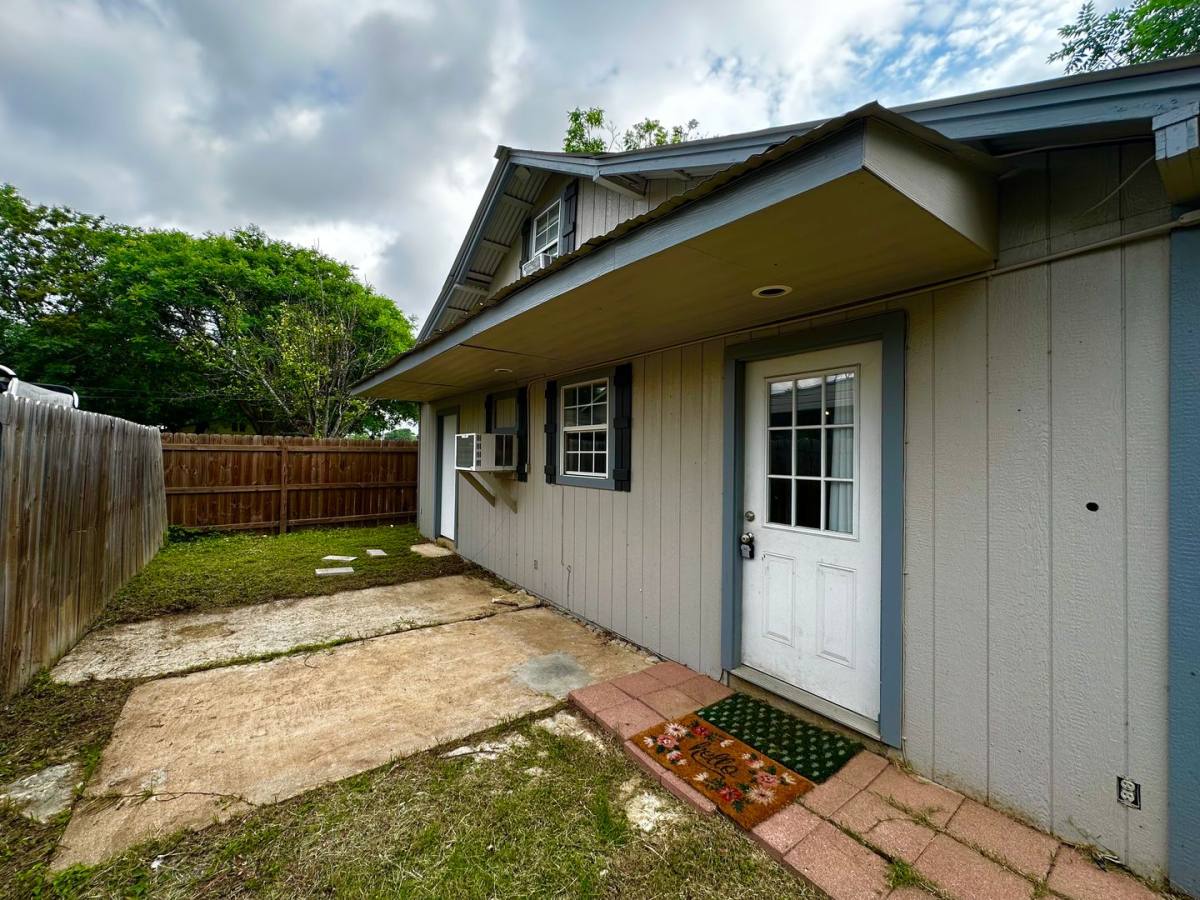 House for rent at 936 1 2 Garden St, Kerrville, TX 78028