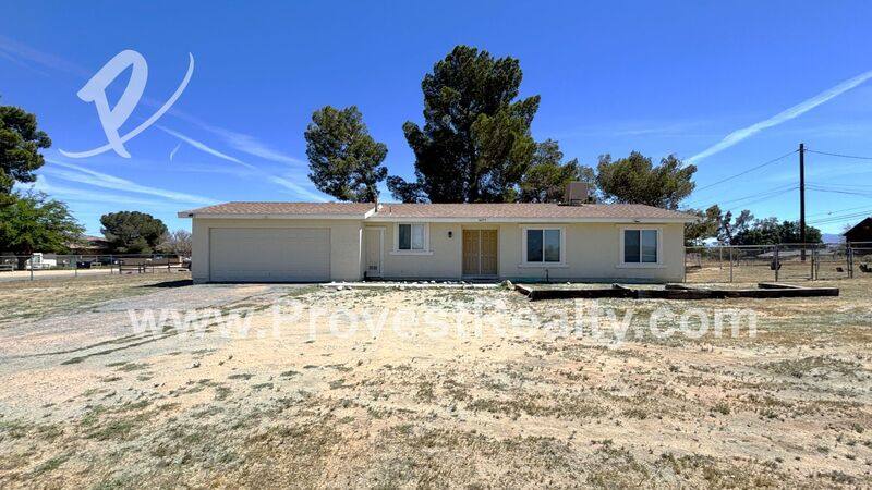 House for rent at 14313 Osage Rd, Apple Valley, CA 92307