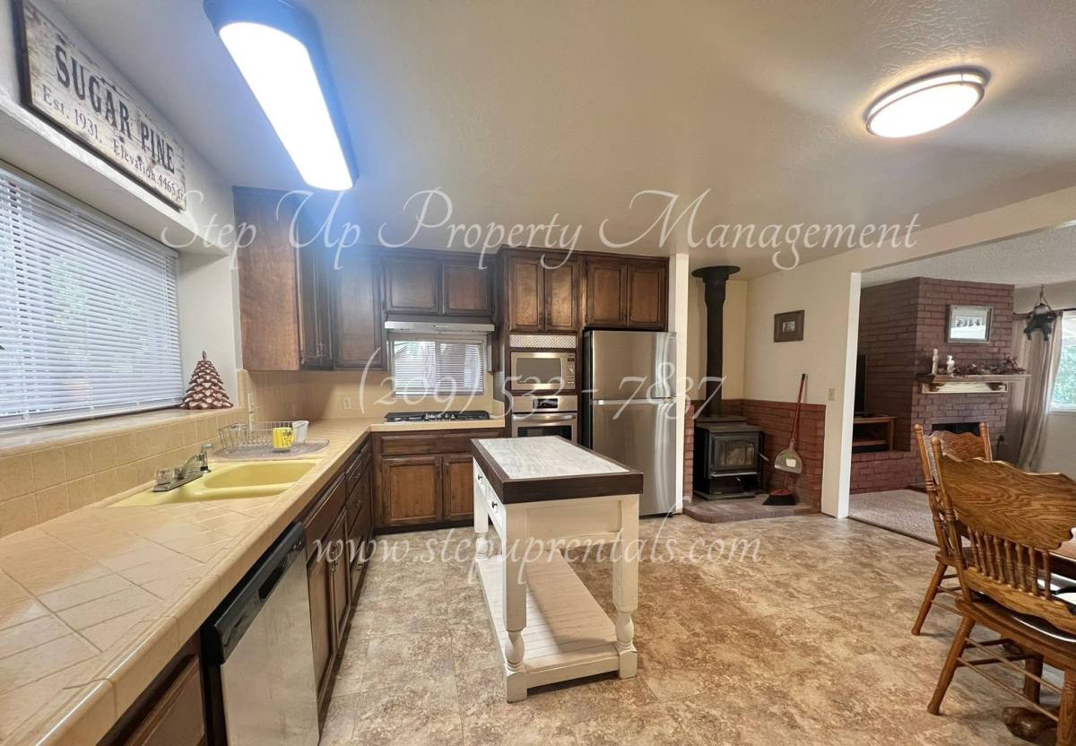 House for rent at 24030 Pine Lake Dr, Twain Harte, CA 95383