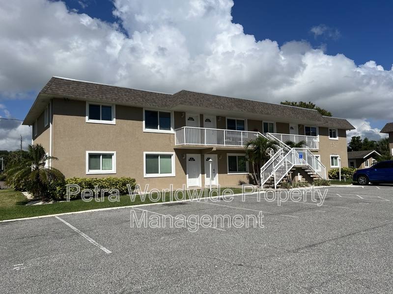 Apartment for rent at 2290 S Palmetto Ave #S1, Daytona Beach, FL 32119