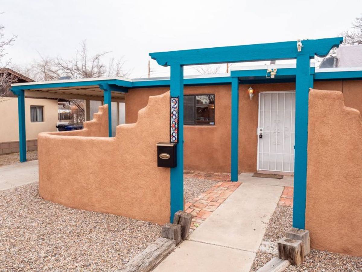 House for rent at 2838 Aliso Dr NE, Albuquerque, NM 87110