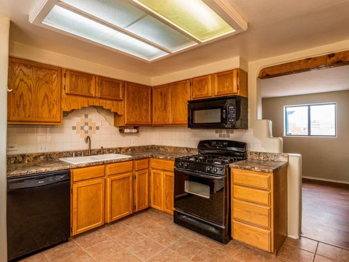 House for rent at 2838 Aliso Dr NE, Albuquerque, NM 87110