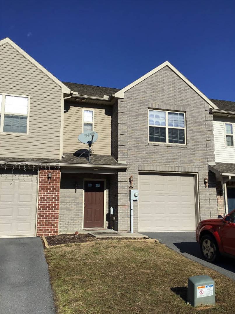 Townhouse for rent at 228 Meriweather Dr, Chambersburg, PA 17201
