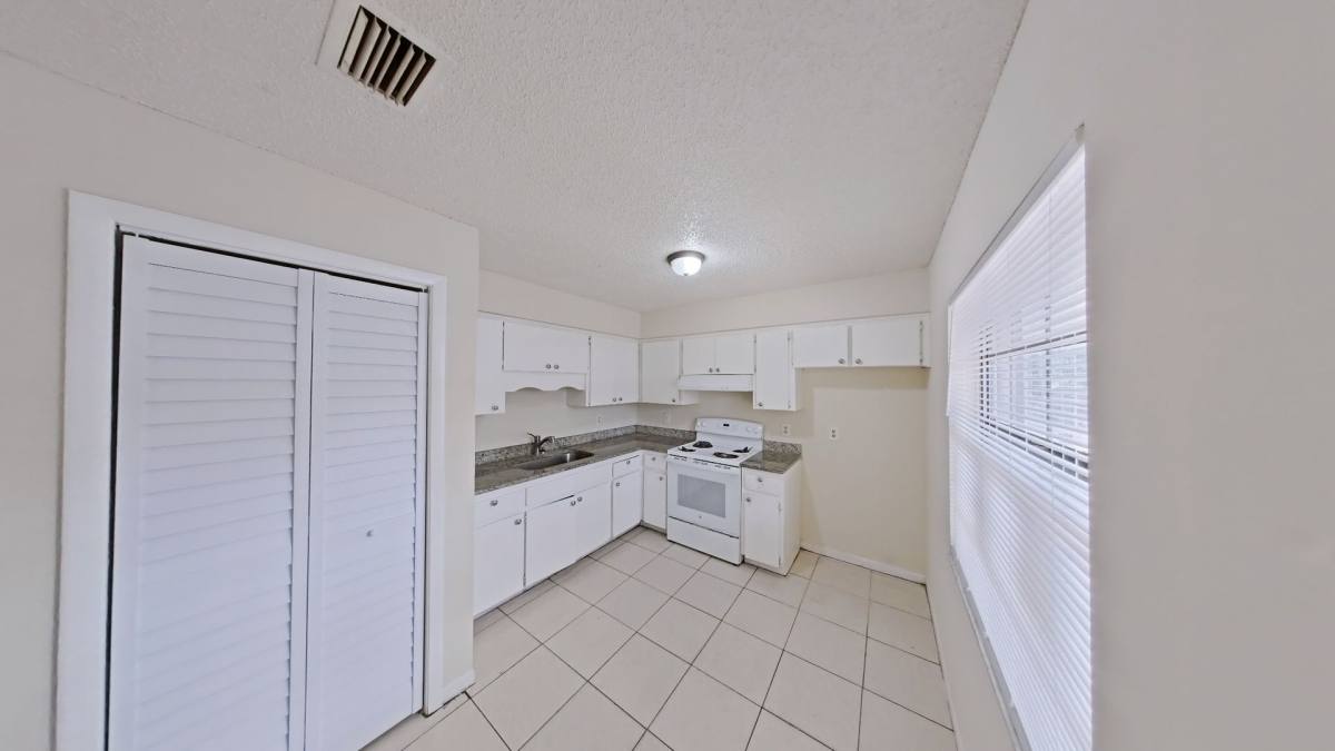 Apartment for rent at 923 E Poinsettia Ave, Tampa, FL 33612