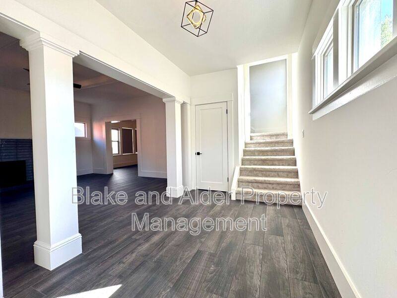 House for rent at 3556 NE Sandy Blvd, Portland, OR 97232