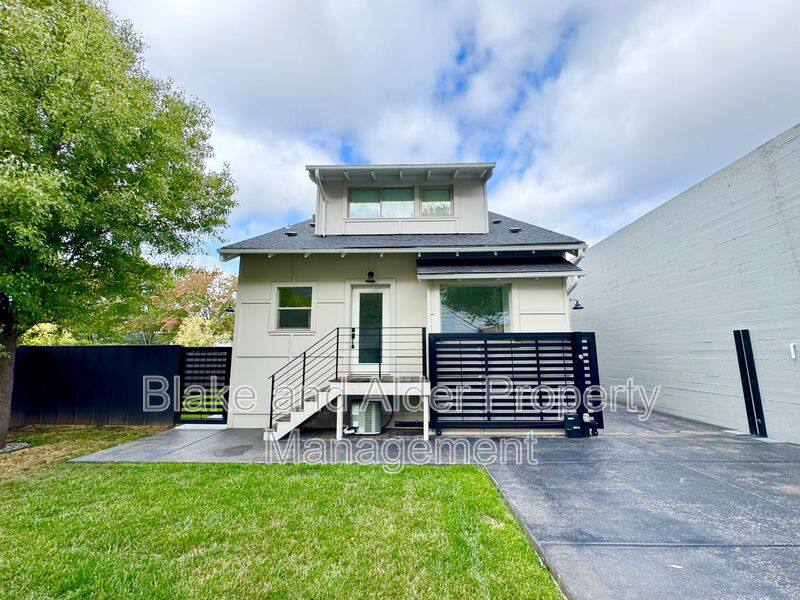 House for rent at 3556 NE Sandy Blvd, Portland, OR 97232