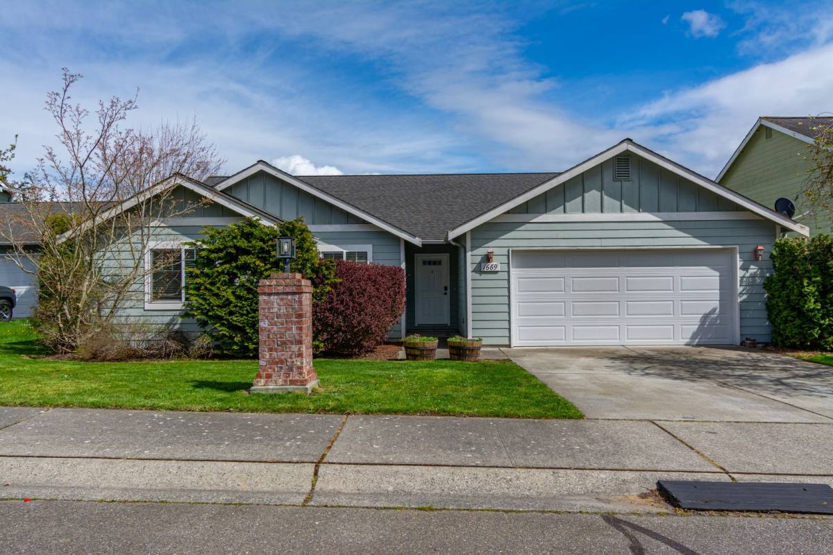 House for rent at 1669 NW Camellia Loop, Oak Harbor, WA 98277