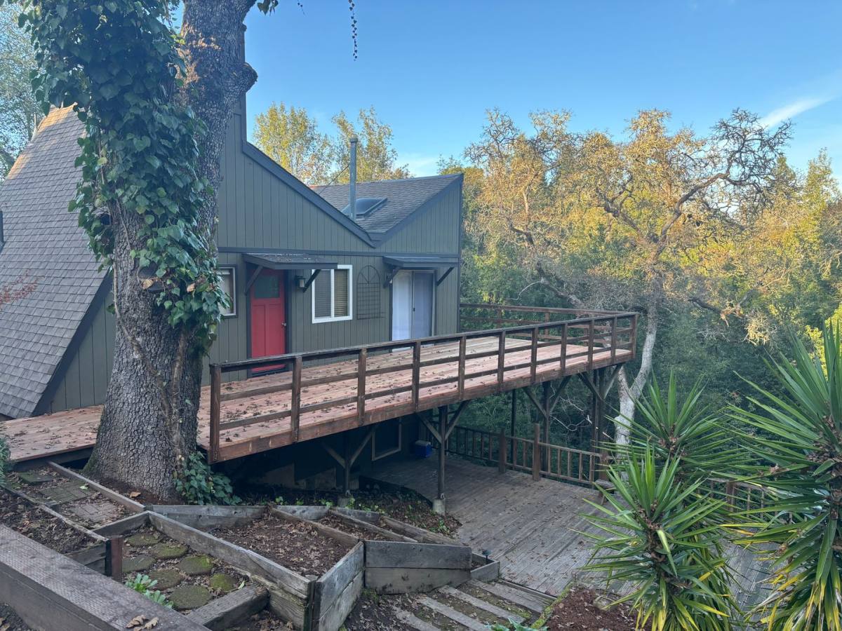 House for rent at 8650 Villa Rd, Forestville, CA 95436